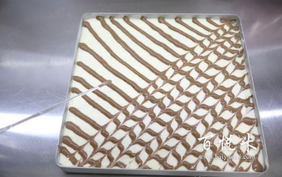 千秋紋鳳梨醬夾心蛋糕，松軟香甜比買的好吃實惠，5個雞蛋就能烤一大盤蛋糕